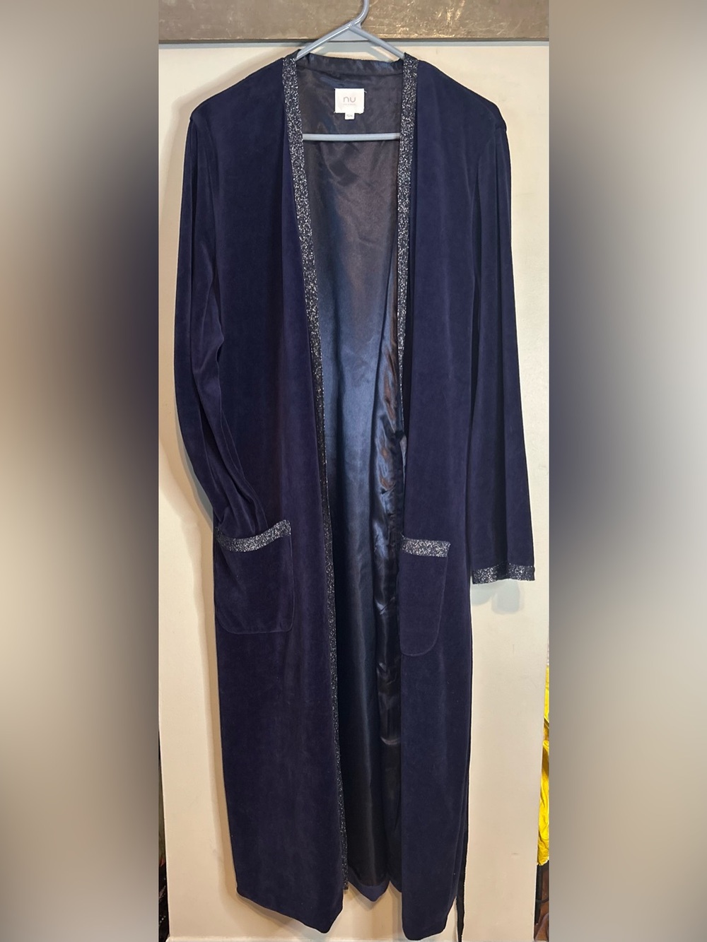 Simons Nu velvet robe - Picture 14 of 14